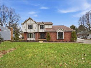 2013 Dornoch Dr, Uniontown, OH 44685