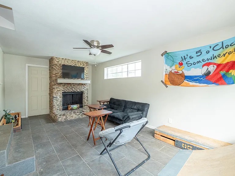 311 Blakeley Dr — Photo 4