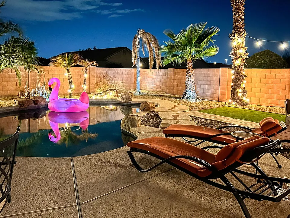 915 E Montoya Ln