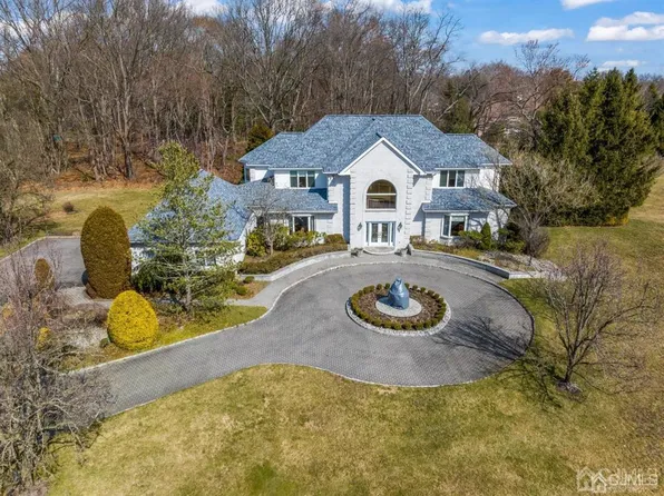 4 Golden Pond Dr, Milltown, NJ 08850