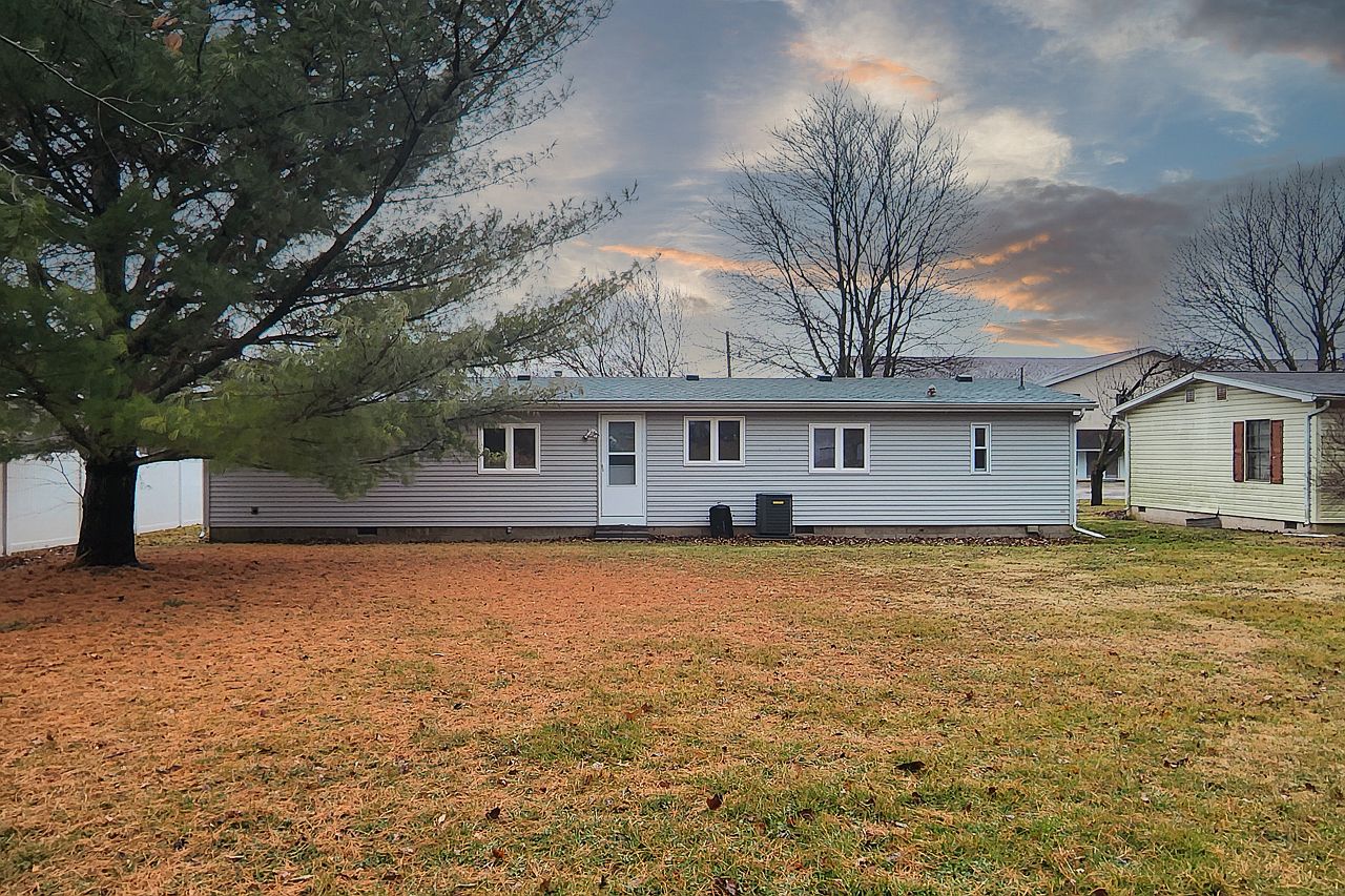 1014 E High St, Farmer City, IL 61842 Zillow