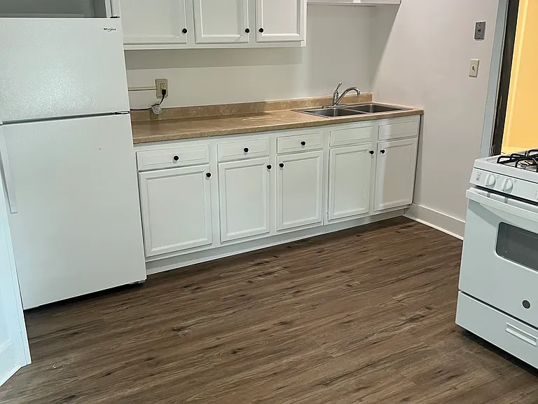93 N Main St #5 — Photo 1