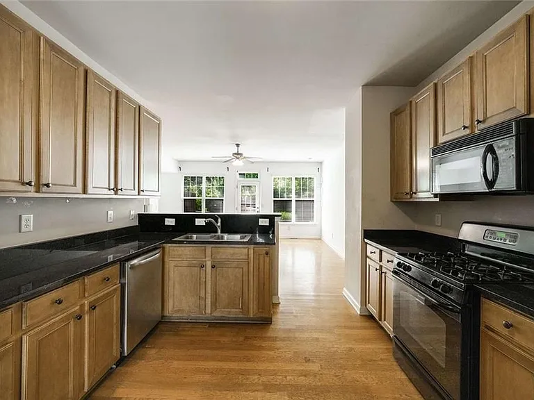1798 Oakbrook Ln NW #8 — Photo 10