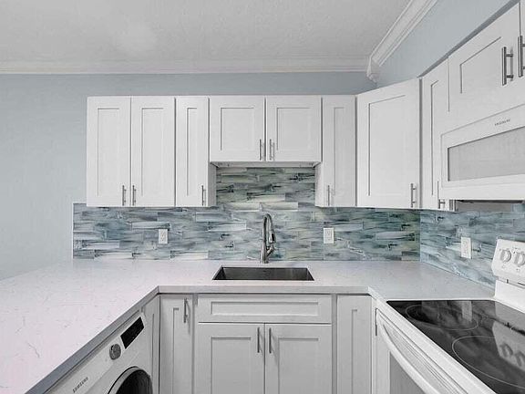 5th image of 300 Duck Key Dr APT 9