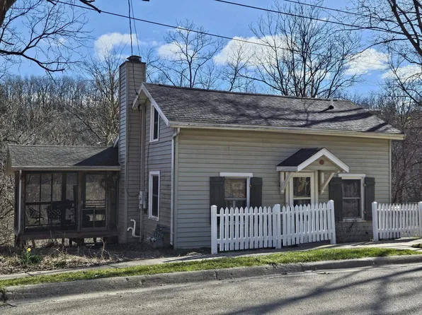 728 Dewey Ave, Galena, IL 61036