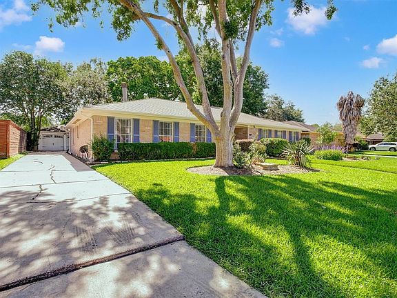 Another angle of the property highlighting the two car garage. Water sprinkler system is located in the garage. Don't think I mentioned, landscaping front and back has sprinkling system.