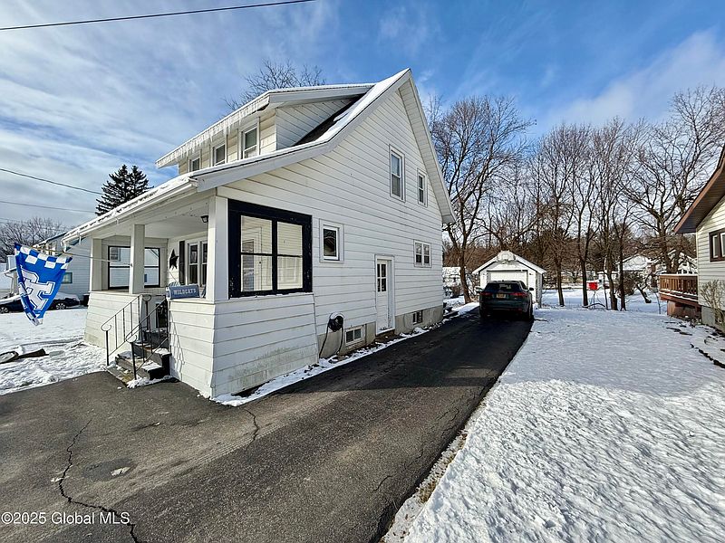 3rd image of 18 Evelyn Avenue