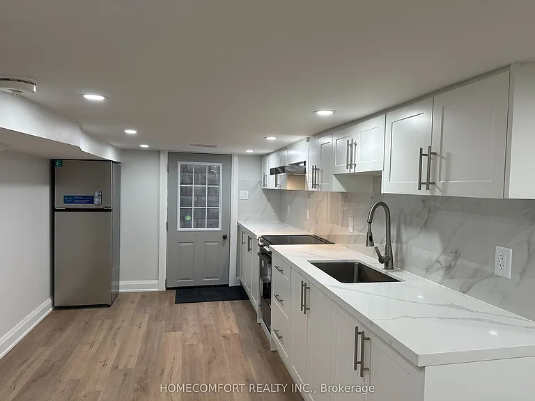 211 Osler St #LOWER — Photo 6