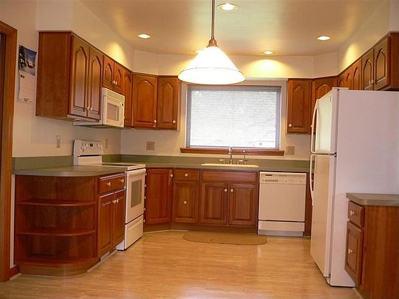 4th image of 8593 Woodview Dr