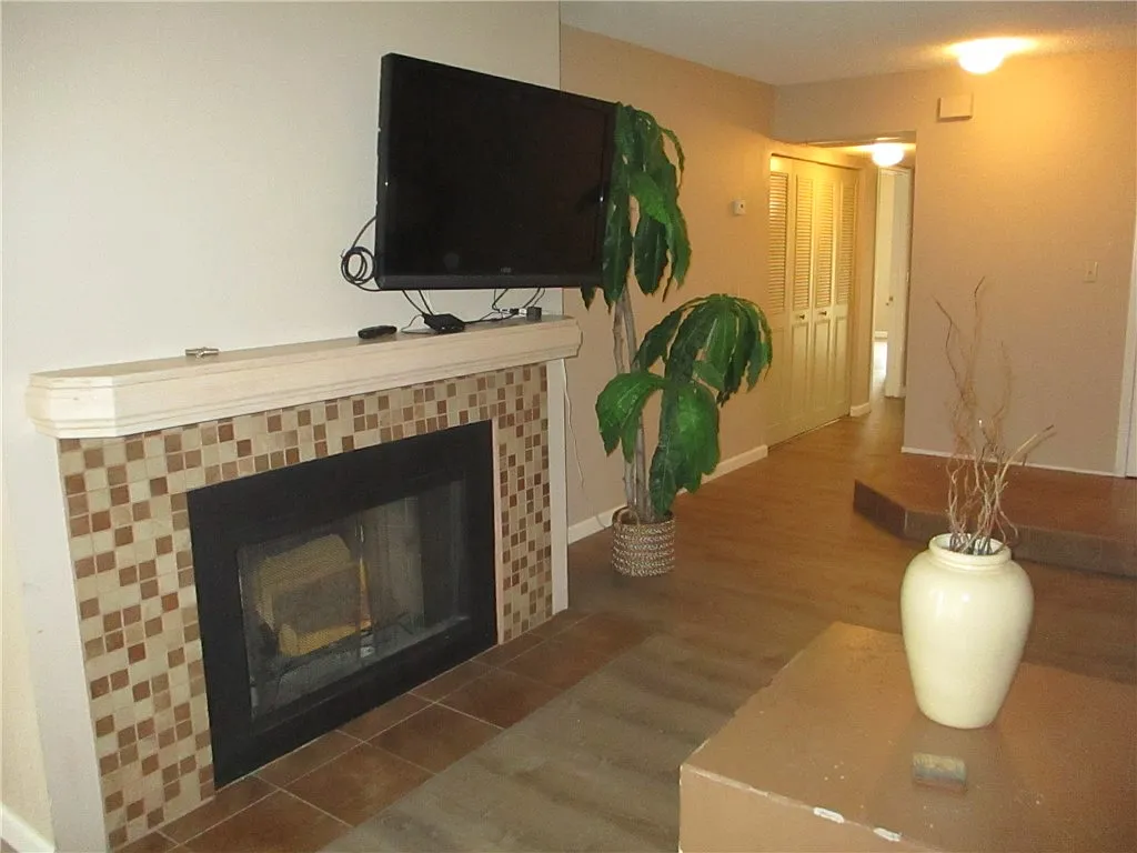 2 bed, 2.0 bath, 1261 sqft, $1,500 — Photo 3