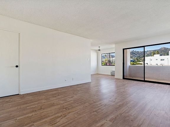 5th image of 1332 N Vista St #306
