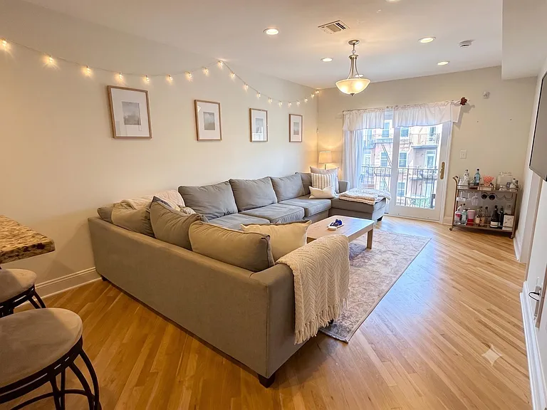 407 Adams St #4 — Photo 1