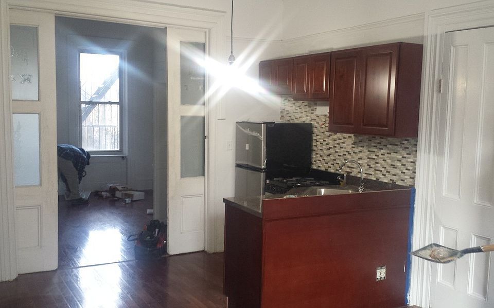 2nd image of 213 Dekalb Ave #2