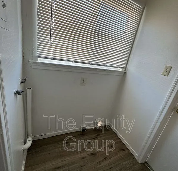710 E Tulare Ave — Photo 8