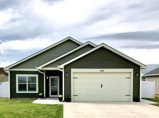 632 Prairie Ln, Salina, KS 67401