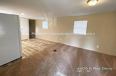 4406 N Pine Dr — Photo 8