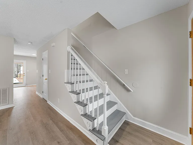 Cambridge Apartments — Photo 13