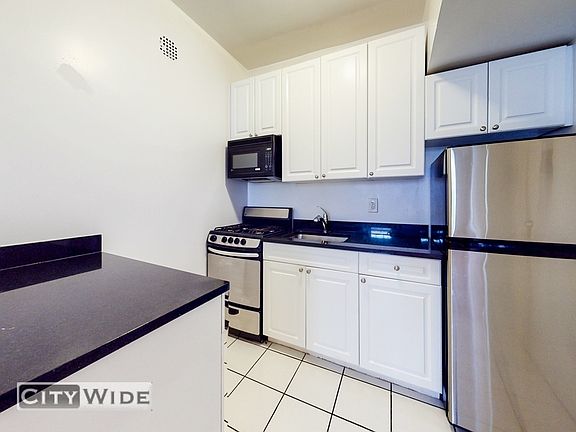 4th image of 340 E 53rd St #3F