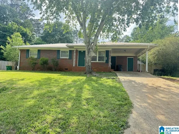 510 Caroline Dr, Weaver, AL 36277