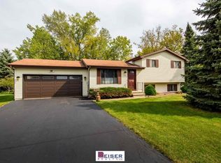 125 Twin Harbor Dr, Winneconne, WI 54986