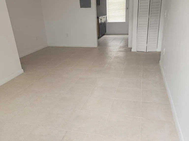 1910 Garfield St #1 — Photo 2