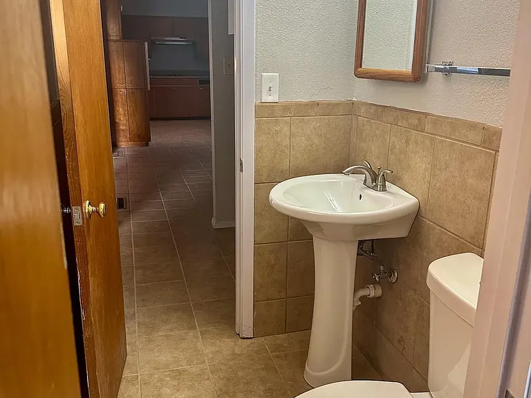 2104 W Runyan Ave — Photo 12