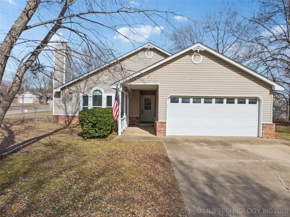 1410 Paradise Ln, Claremore, OK 74017