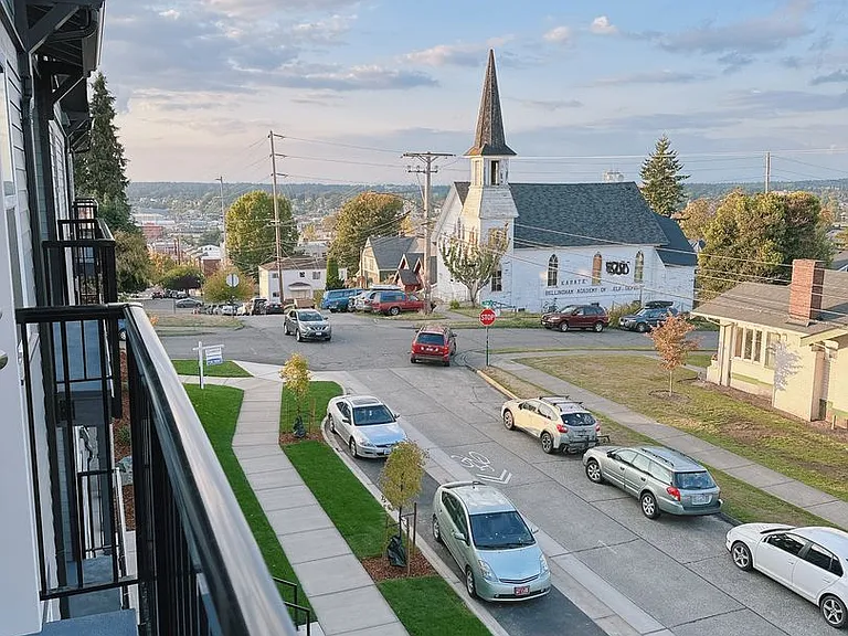 600 E Maple St — Photo 12