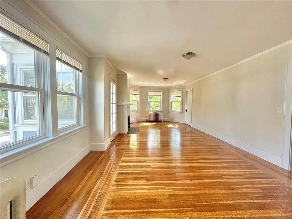 3 bed, 1.0 bath, 1359 sqft, $2,600 — Photo 3
