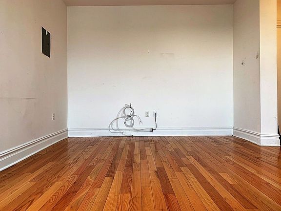 4th image of 21-81 38th St #417