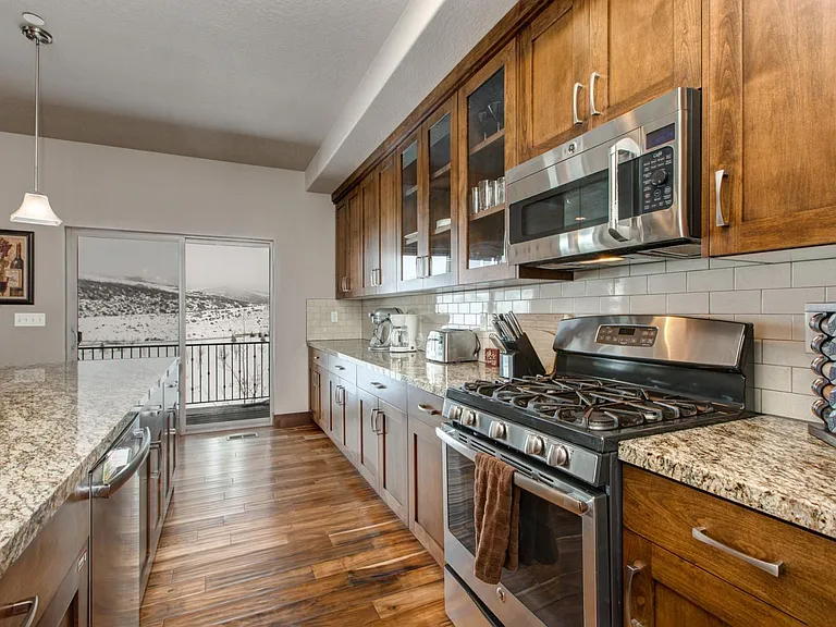 1052 W Abigail Dr — Photo 3