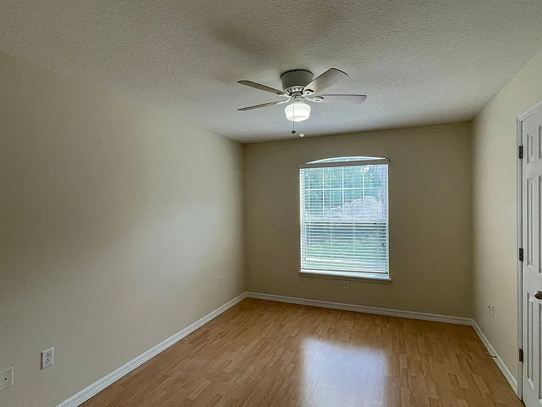 9484 Strongbark Ln — Photo 32