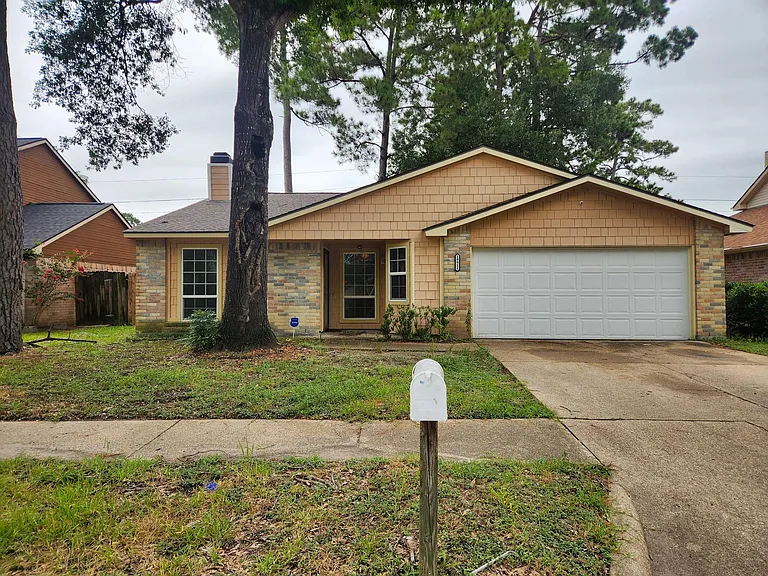 19914 Moonriver Dr — Photo 1