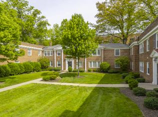 Shaker Crossing, Beachwood, OH 44122