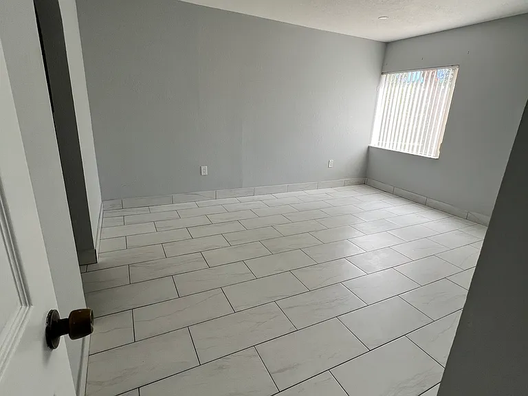 10661 SW 108th Ave — Photo 5