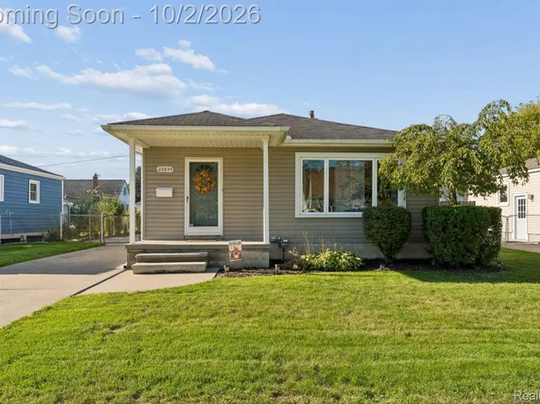 22644 Ridgeway St, Saint Clair Shores, MI 48080