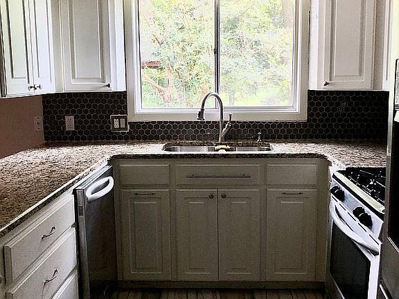 2nd image of 2408 Waverly Dr