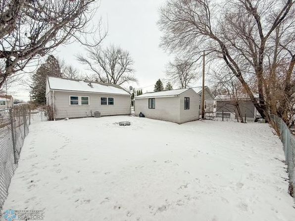 605 20th St N, Moorhead, MN 56560