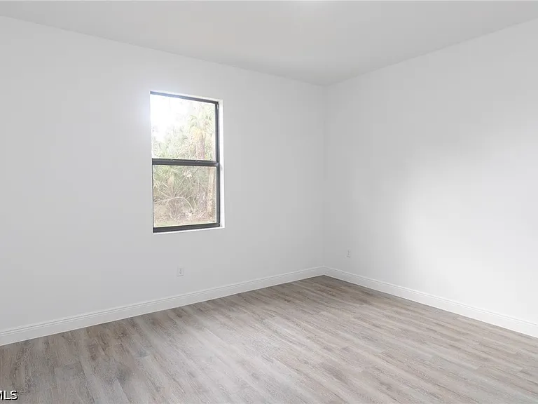 1217 Cellini St E — Photo 17