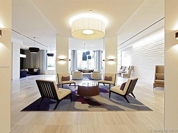 3rd image of 100 Bayview Dr APT 206