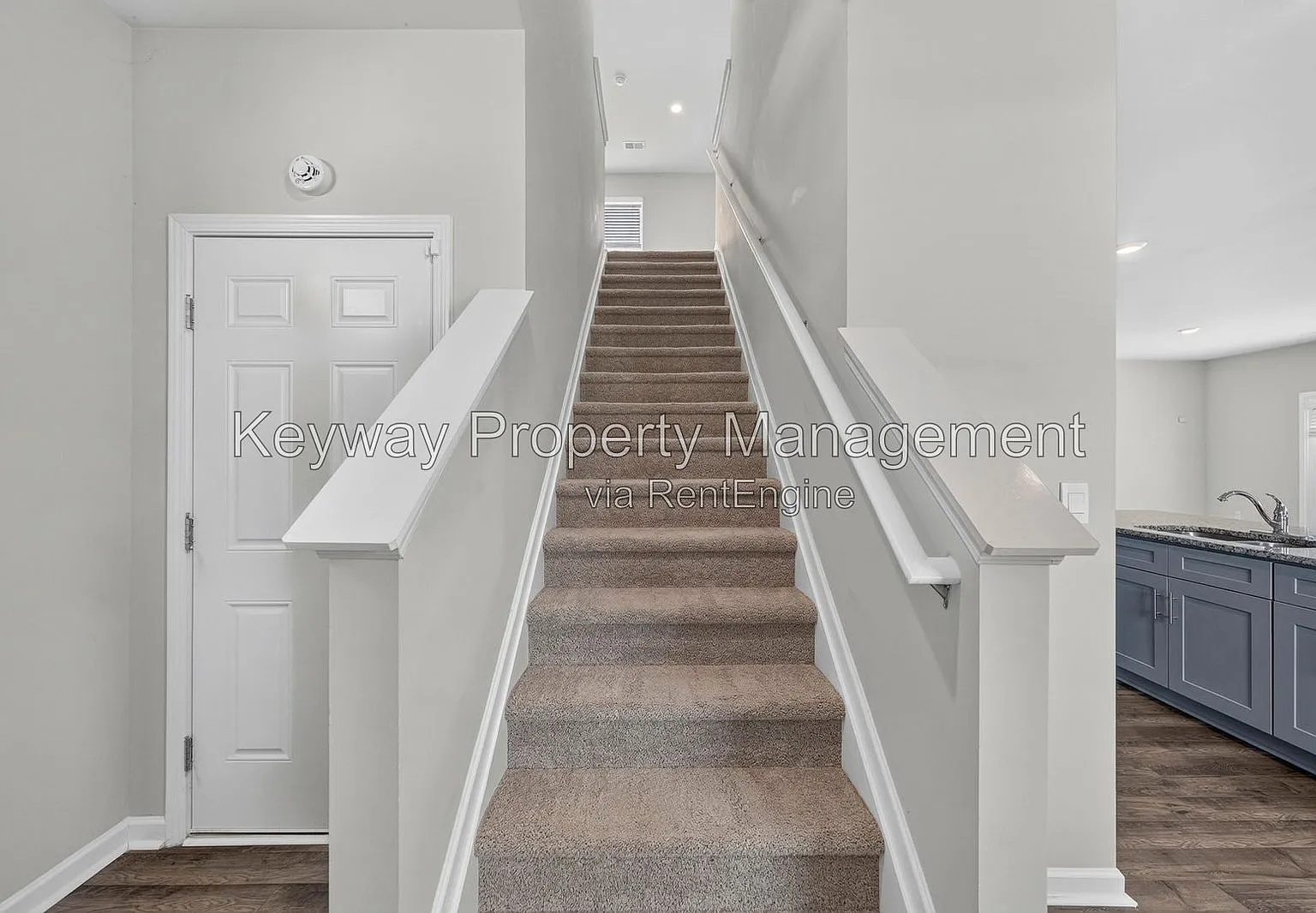 4 bed, 2.5 bath, 2176 sqft, $1,935 — Photo 4
