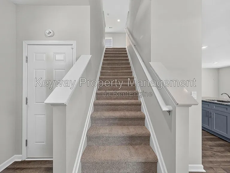 411 Shipwreck Dr — Photo 4