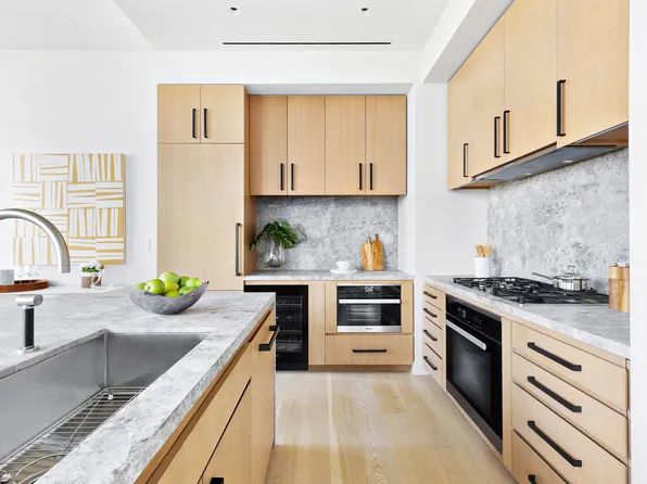 33 Park Row image 9 of 23