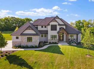 N33W30208 Rookery Rd, Pewaukee, WI 53072