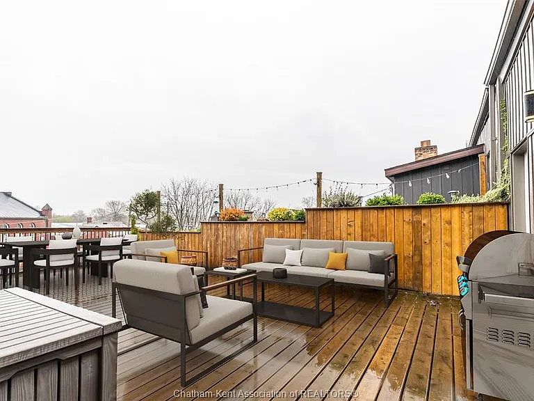 69 King St W #202 — Photo 26