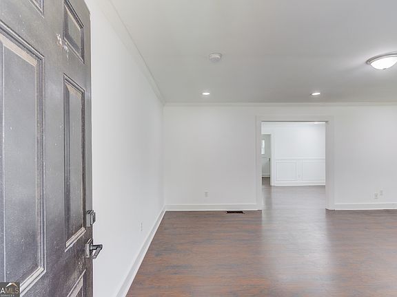 4th image of 170 Shields St
