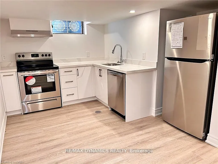 32 Mississauga Rd #LOWER — Photo 14