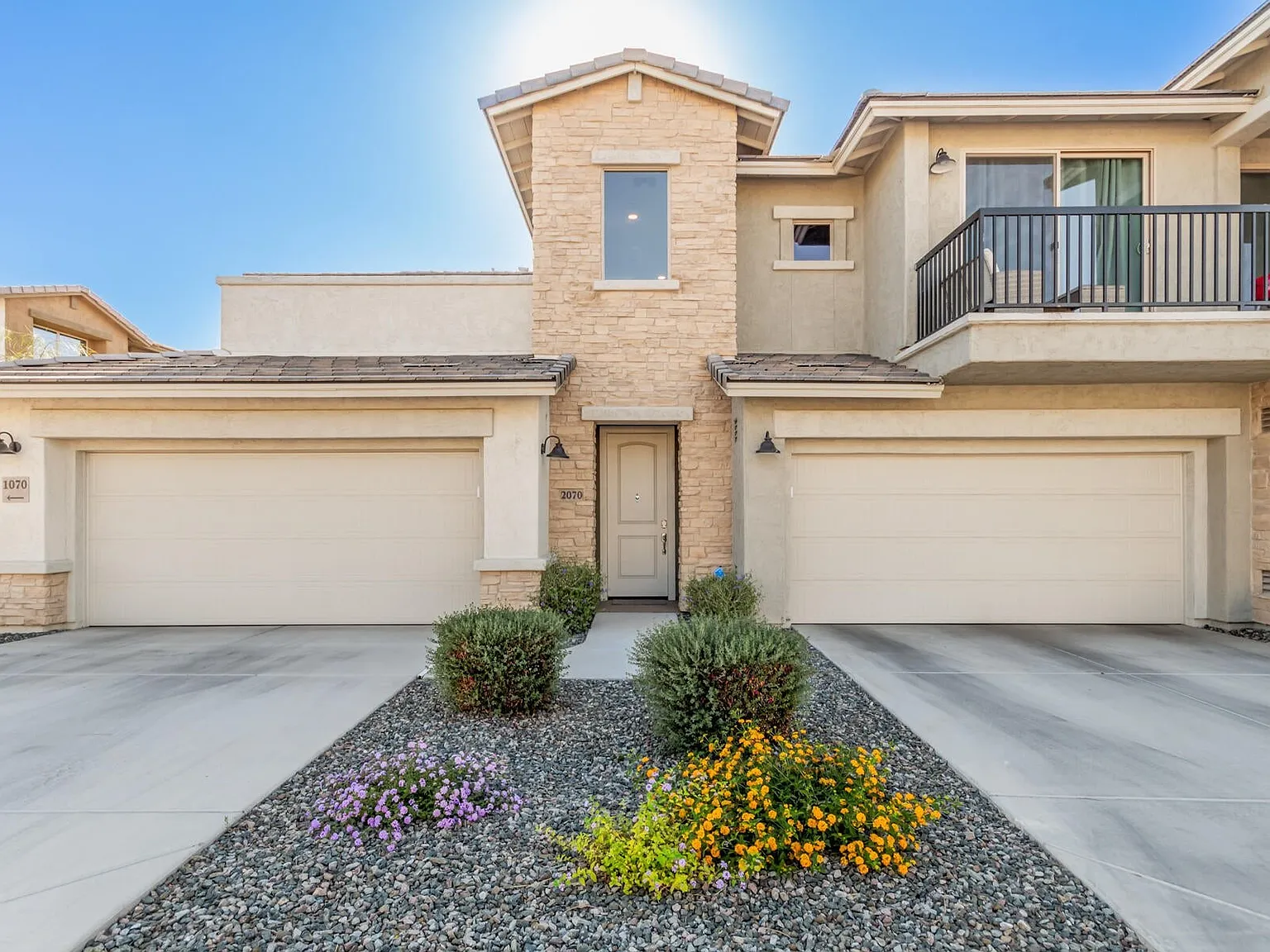 3 bed, 2074 sqft, $5,000 — Photo 2