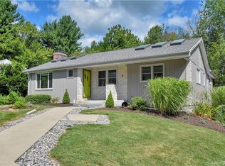 8 Walker Ln, West Hartford, CT 06117