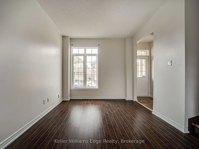 93 Glendarling Cres — Photo 10